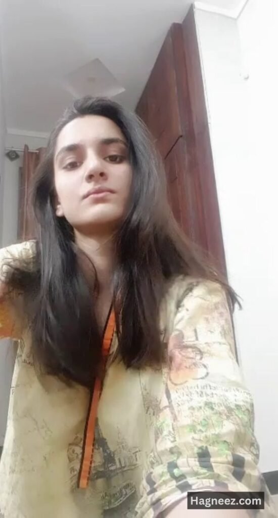 girl showing boobs nudes