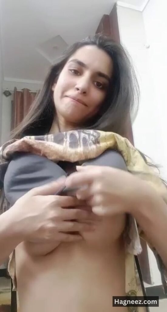 girl showing boobs nudes