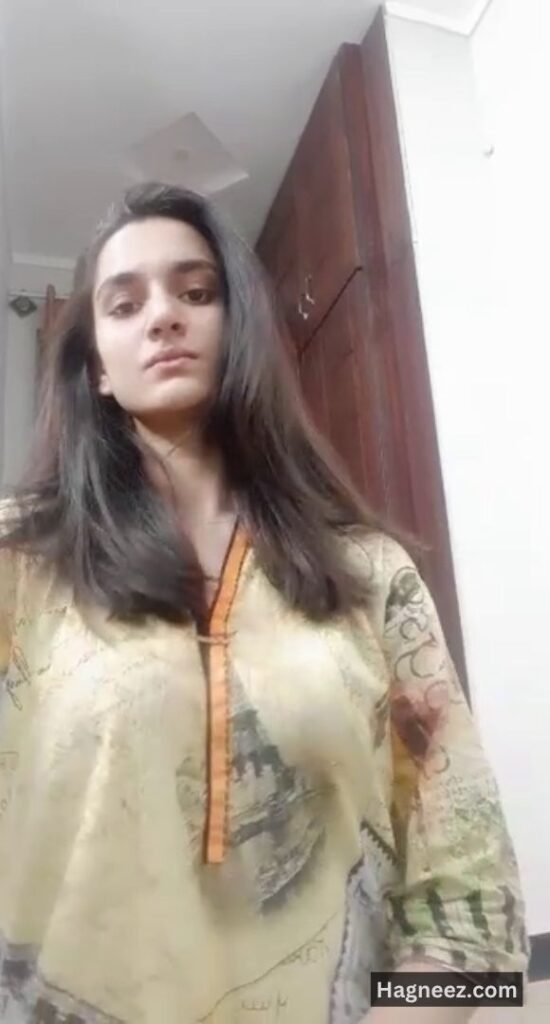 girl showing boobs nudes