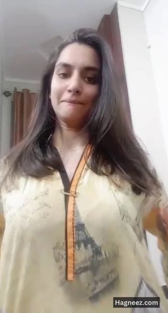 girl showing boobs nudes
