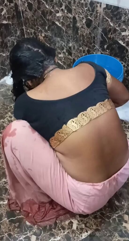 aunty bathroom nudes
