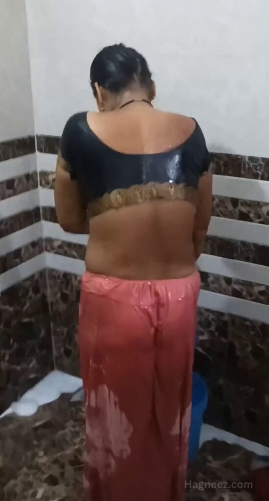 aunty bathroom nudes