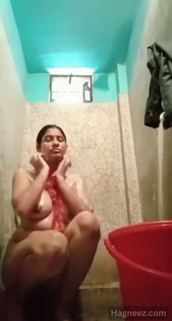 indian girl bathing porn