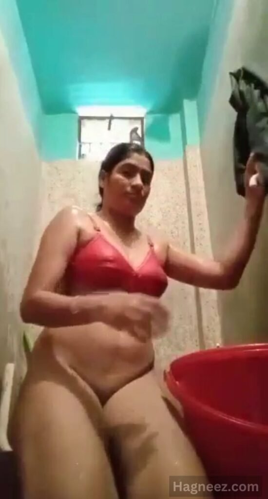 indian girl bathing porn