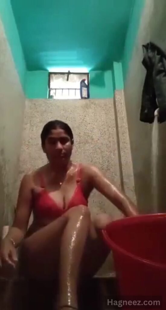 indian girl bathing porn