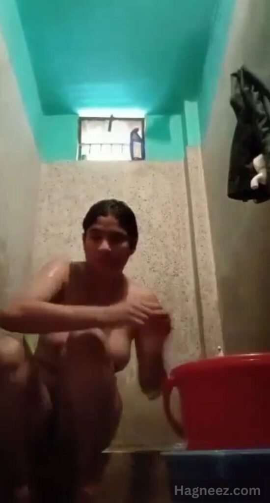 indian girl bathing porn