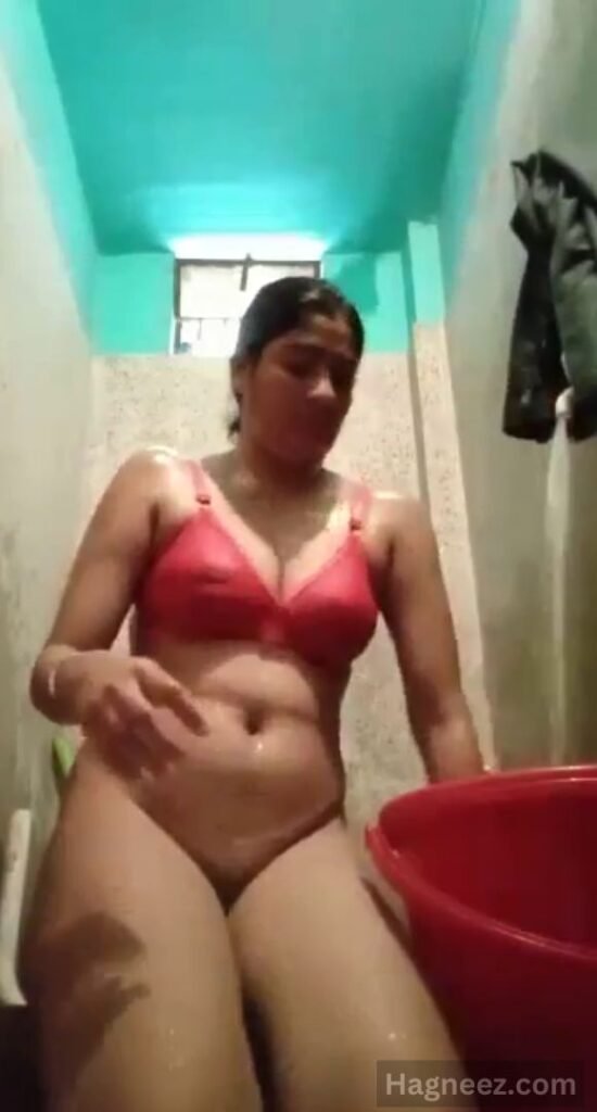 indian girl bathing porn