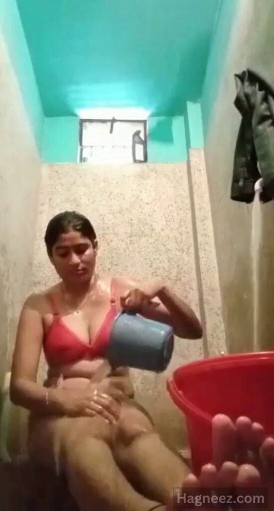 indian girl bathing porn