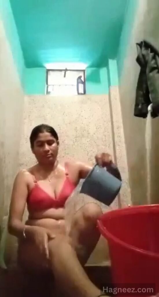 indian girl bathing porn