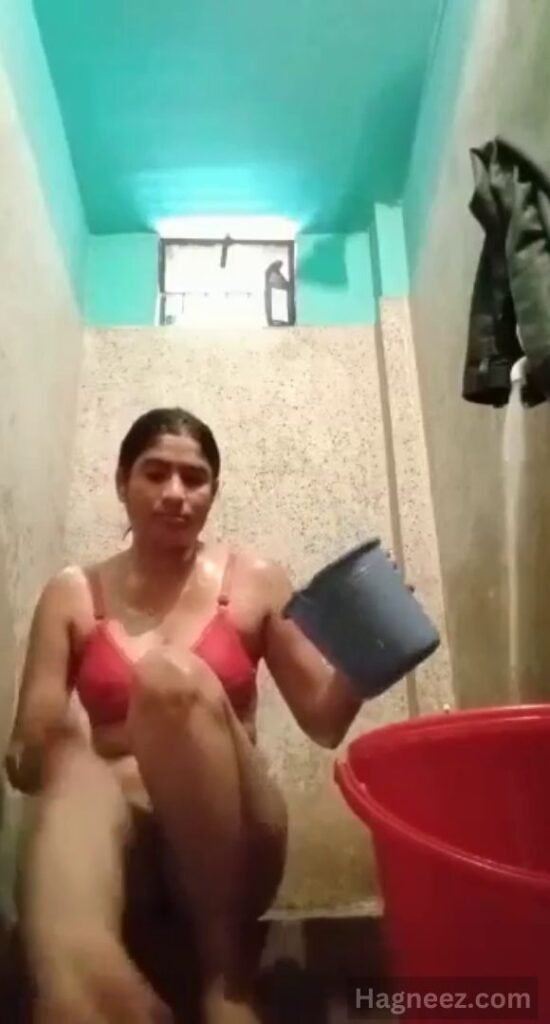 indian girl bathing porn
