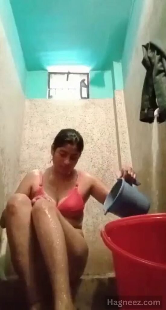 indian girl bathing porn